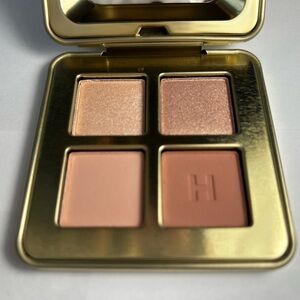 NWT🌷Hourglass Curator Eyeshadow Palette in “Idealist’